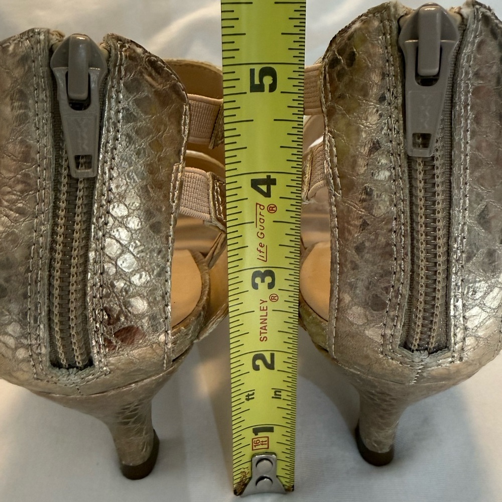 Like New Distressed Metallic Gold Aerosols Comfort Rest Sandals US 7.5/EU 38 - Picture 6 of 10
